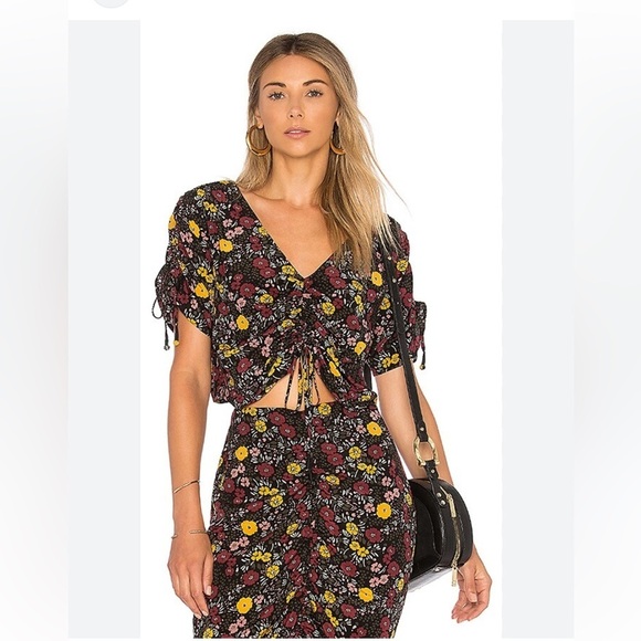 Tularosa Tops - Tularosa Revolve Betty Cropped Short Sleeve Cinch Front Floral Top